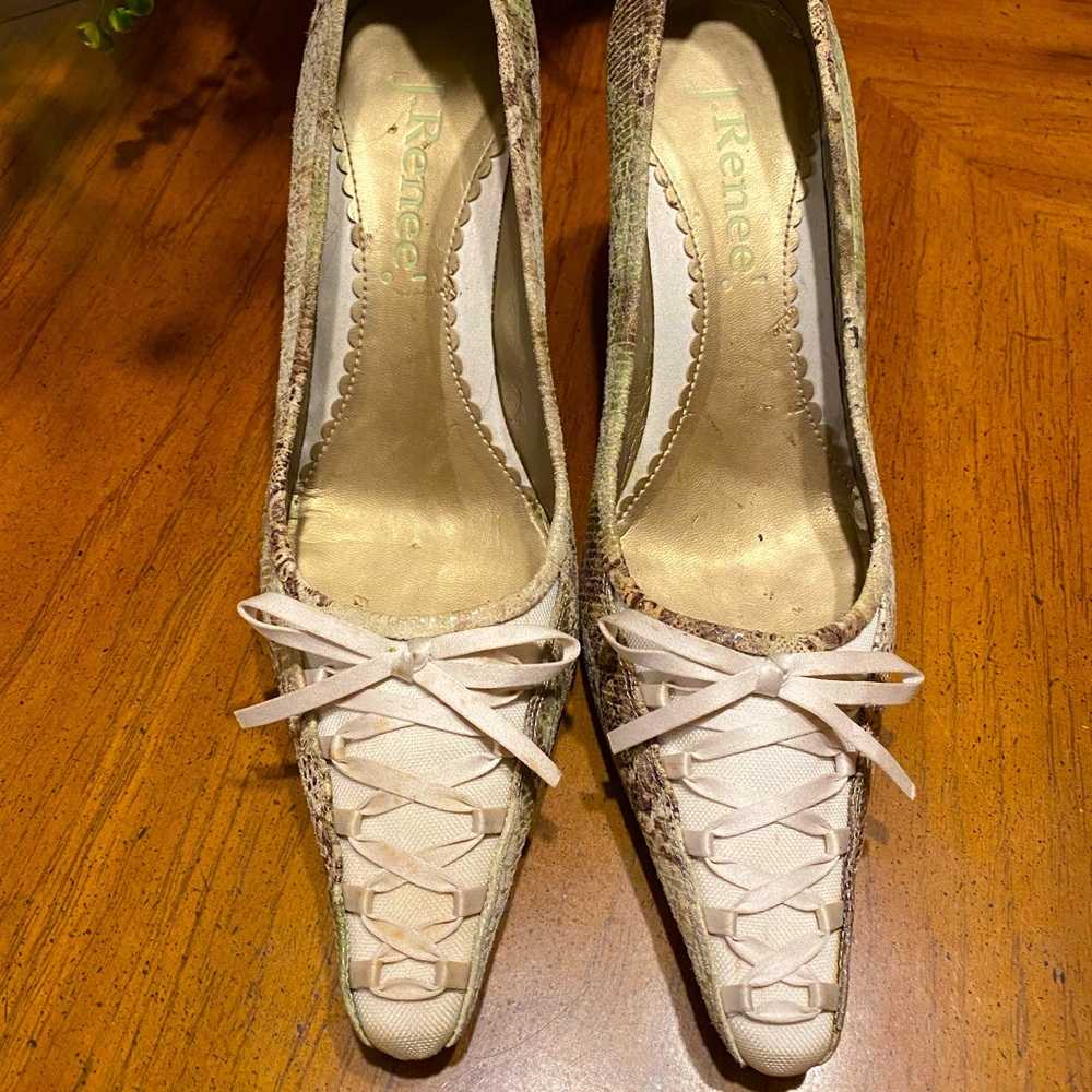 J.Renee Braelyn Detailed Leather Pump